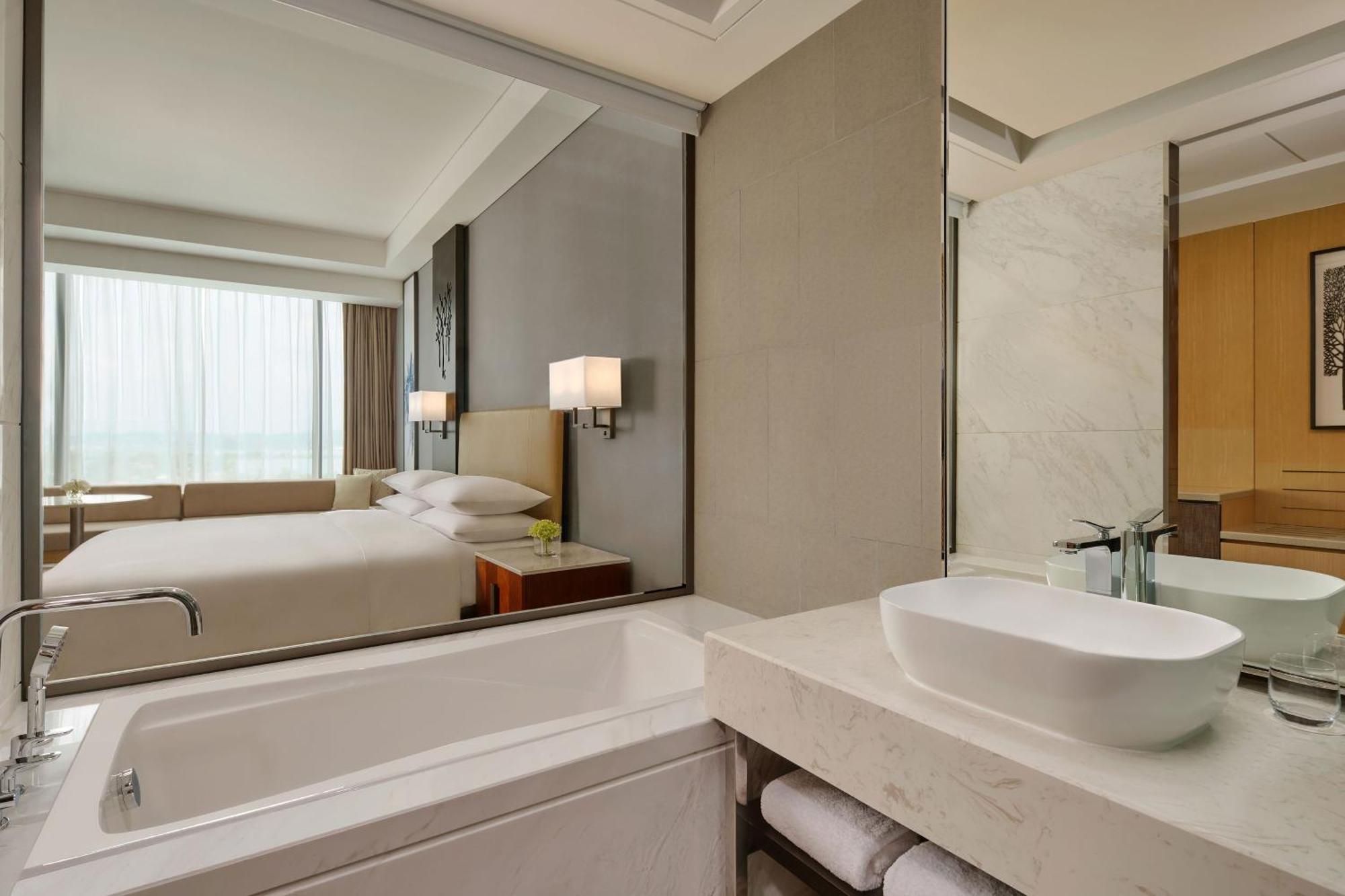 Batam Marriott Hotel Harbour Bay Nagoya Buitenkant foto